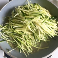 Zucchini pasta while cooking